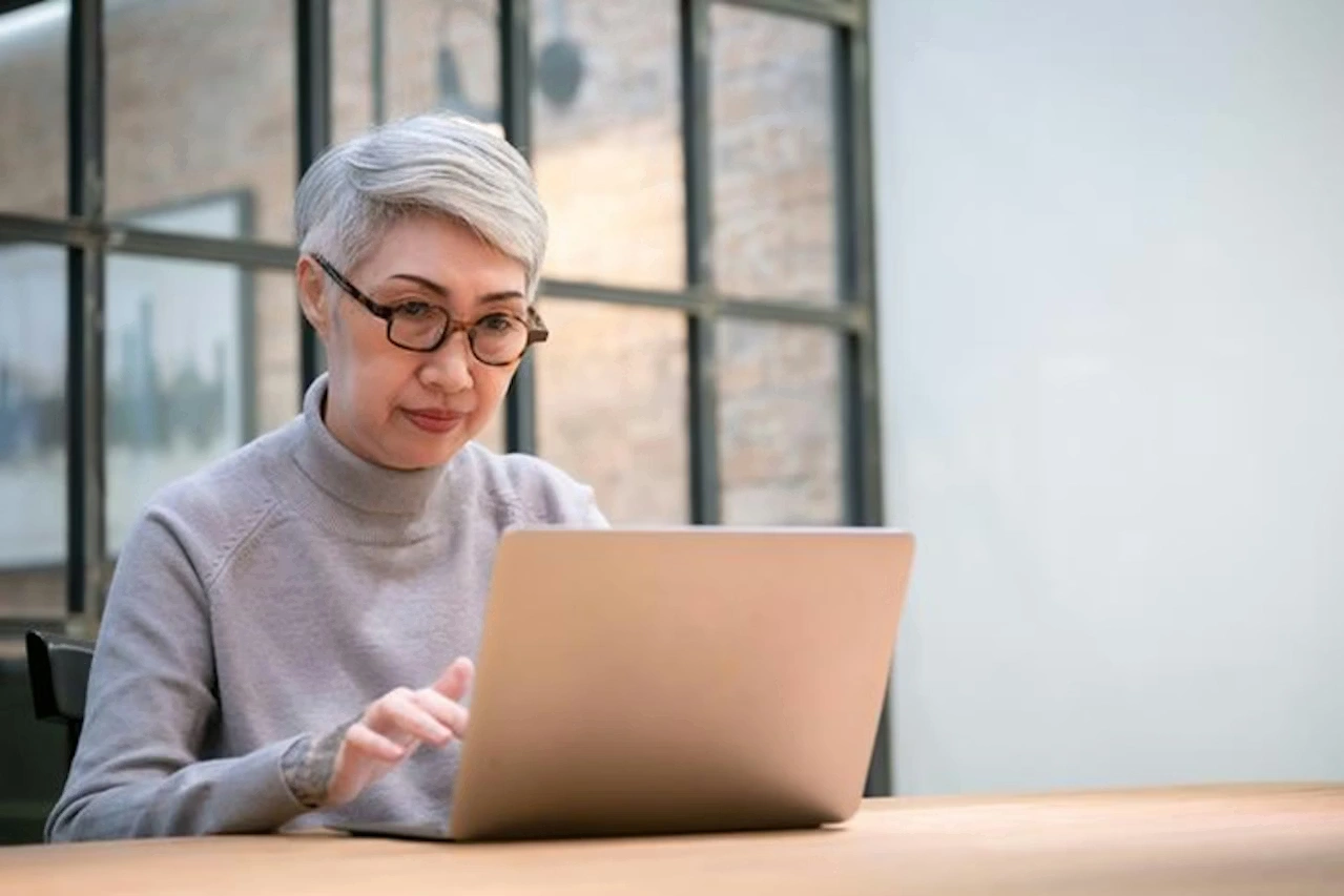 woman-on-laptop-750x500.webp